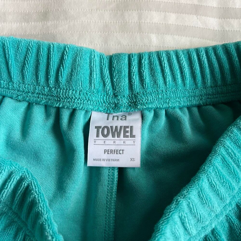 Aritzia Women's Blue and Green Shorts - Picture 2 of 3